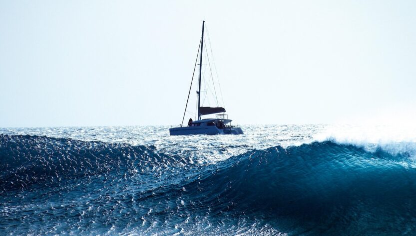 Differenza tra catamarano e barca a vela: quali sono le caratteristiche?